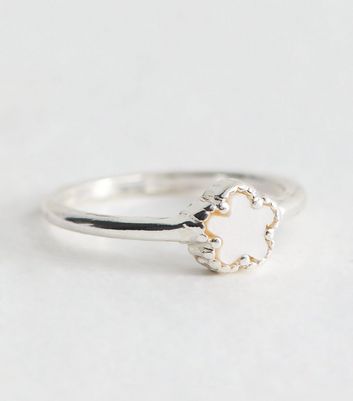 White Silver Tone Flower Ring