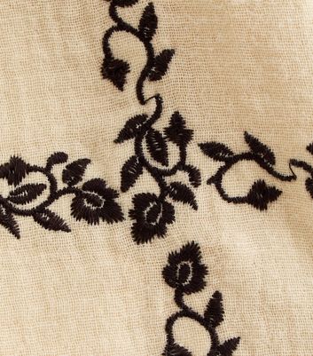 Cream Regular Floral Embroidered Shorts