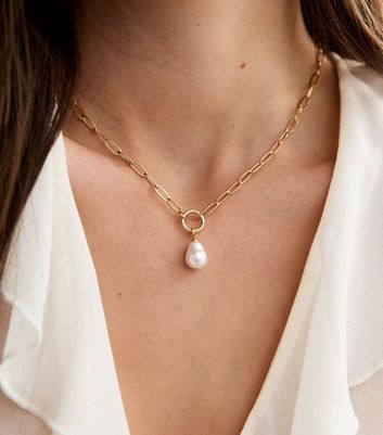 18ct Gold Plated Faux Pearl Pendant Necklace