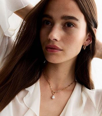18ct Gold Plated Faux Pearl Pendant Necklace