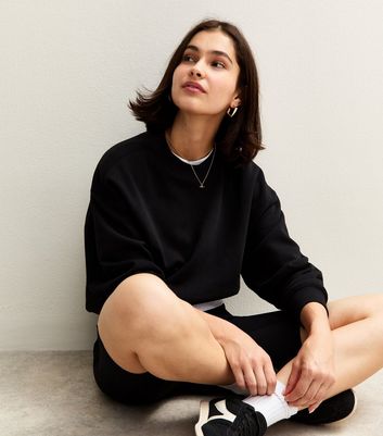 Black Crew Neck Short Sweatshirt