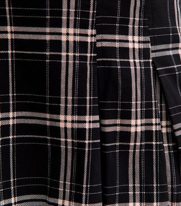 Girls Black Check Buckled Skort 5 Girls Black Check Buckled Skort