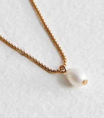 18ct Gold Plated Faux Pearl Pendant Necklace