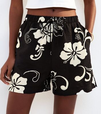 Black Hibiscus Print Crinkle Texture Shorts
