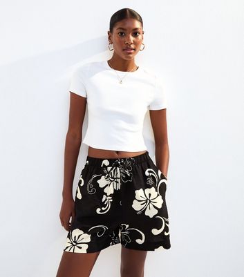 Black Hibiscus Print Crinkle Texture Shorts 3 Black Hibiscus Print Crinkle Texture Shorts