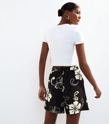 Black Hibiscus Print Crinkle Texture Shorts 4 Black Hibiscus Print Crinkle Texture Shorts