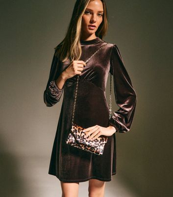 Brown Leopard Print Velvet Chain Strap Clutch