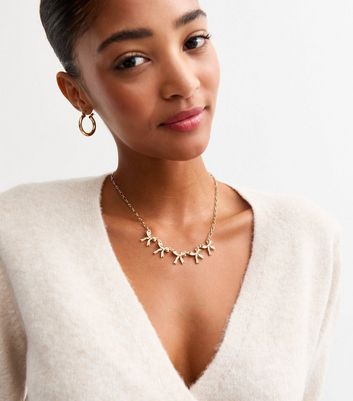 Gold Tone Bow Charm Necklace